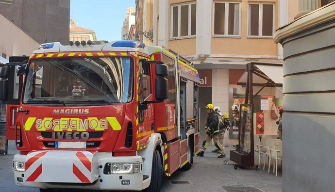 Archivo - Imagen de archivo de una dotación de Bomberos de Valladolid.