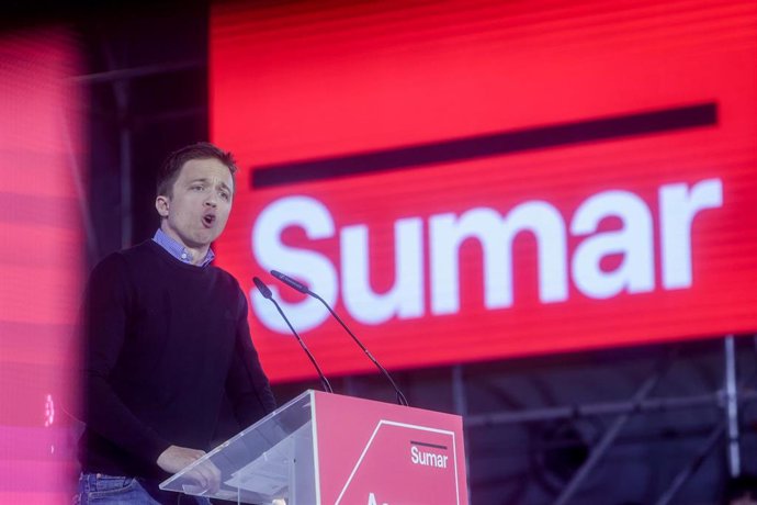 El líder de Más País, Iñigo Errejón, interviene durante el acto de cierre de la Asamblea fundacional de Sumar, en La Nave, a 23 de marzo de 2024, en Villaverde, Madrid (España). 