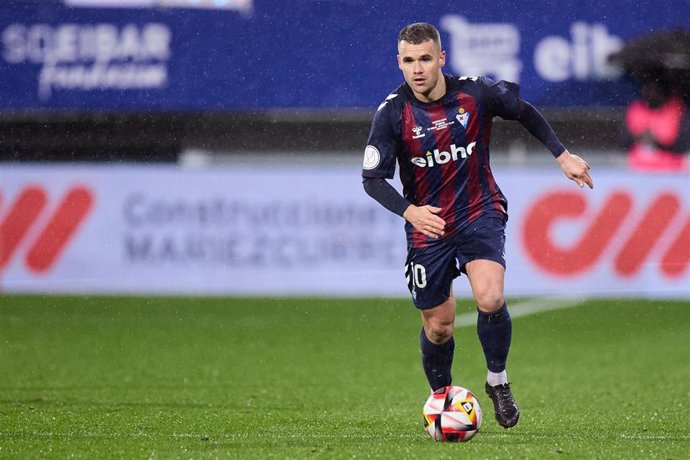 Archivo - Ager Aketxe, durante un partido con la SD Eibar.