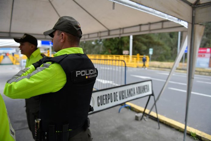 Archivo - January 13, 2024, Tulcan, Charchi, Ecuador: Ecuador's national police guards the border amid Ecuador's internal armed conflict as narco violence spreads across the country, January 13, 2024, in Tulcan, Ecuador. The Colombia - Ecuador border brid