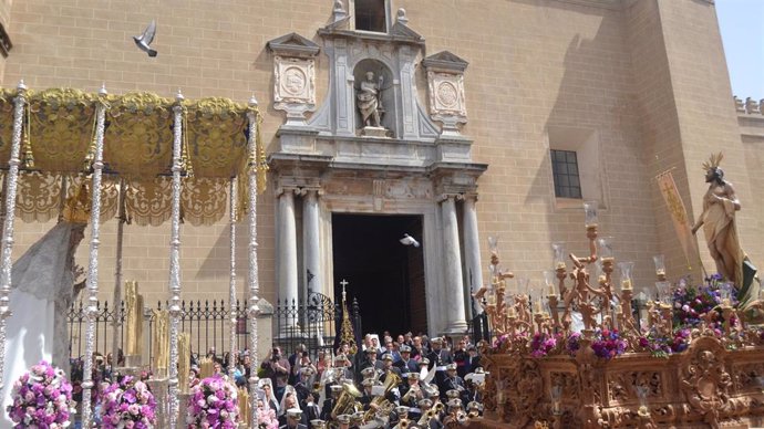 Imagen de archivo del Encuentro entre el Santísimo Cristo Resucitado y María Santísima de la Aurora Madre de la Iglesia en la Semana Santa de Badajoz