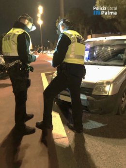 La Policía Local revisa más de 80 vehículos y conductores en dos controles de seguridad vial el pasado fin de semana