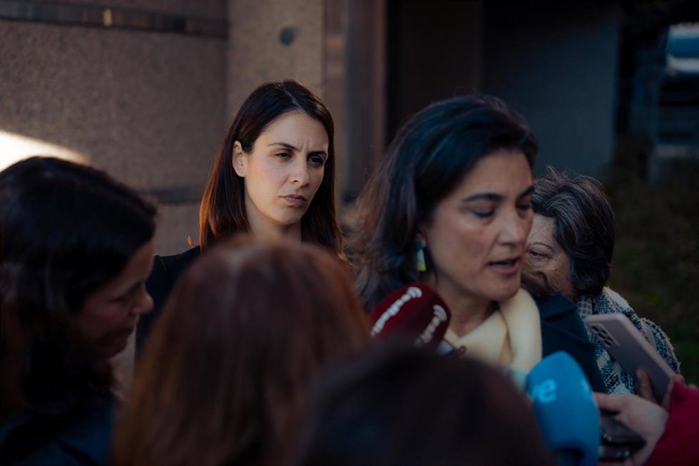 Archivo - La portavoz de Más Madrid en el Ayuntamiento, Rita Maestre (i), y la portavoz en la Asamblea, Manuela Bergerot (d).