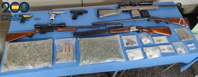 Material incautado por la Policía al hombre detenido por presuntamente agredir a otro pensando que le iba a robar la droga que tenía en su casa en Palma