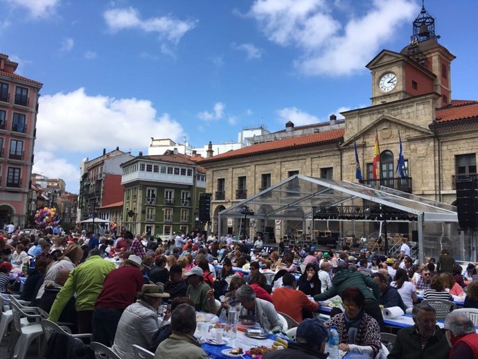 Archivo - La Comida en la Calle de Avilés.