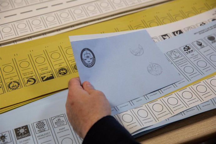 Imagen de una votación en las elecciones municipales turcas de 2024 