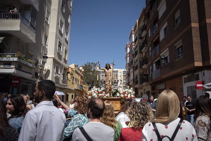 Archivo - Talla de un Cristo en el desfile del Domingo de Resurrección de la Semana Santa Marinera de València, en 2022