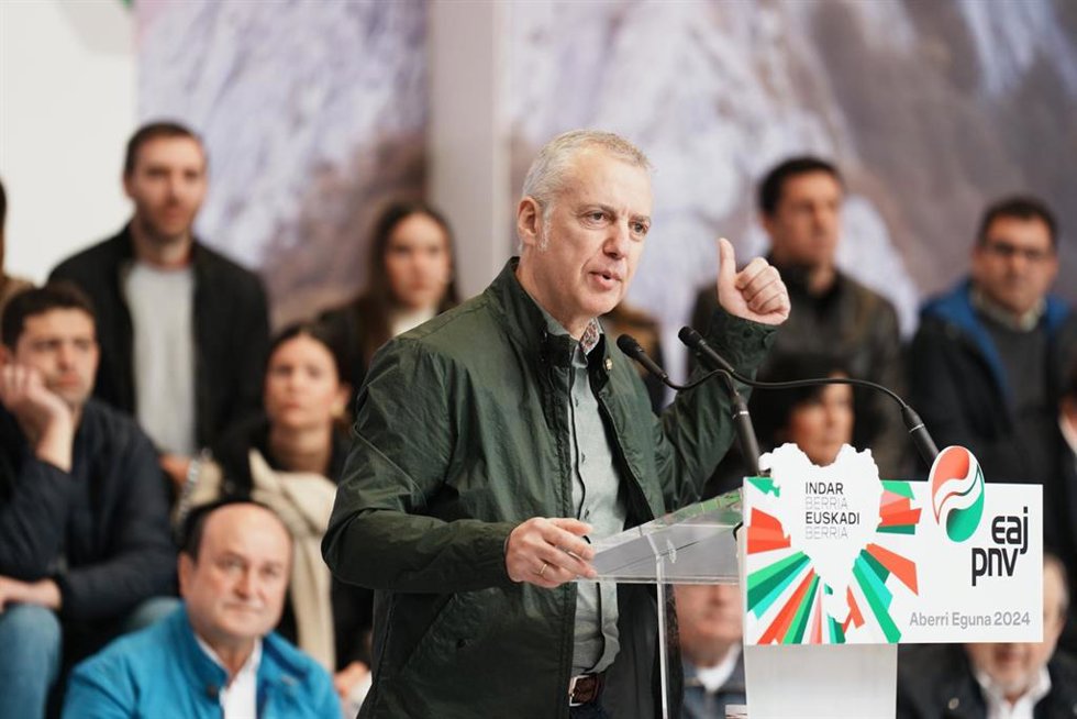 El lehendakari, Iñigo Urkullu, en el acto político del PNV en el Aberri Eguna en la Plaza Nueva de Bilbao