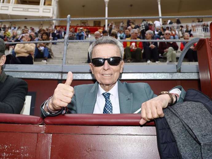 José Ortega Cano asiste a los toros en la plaza de Las Ventas