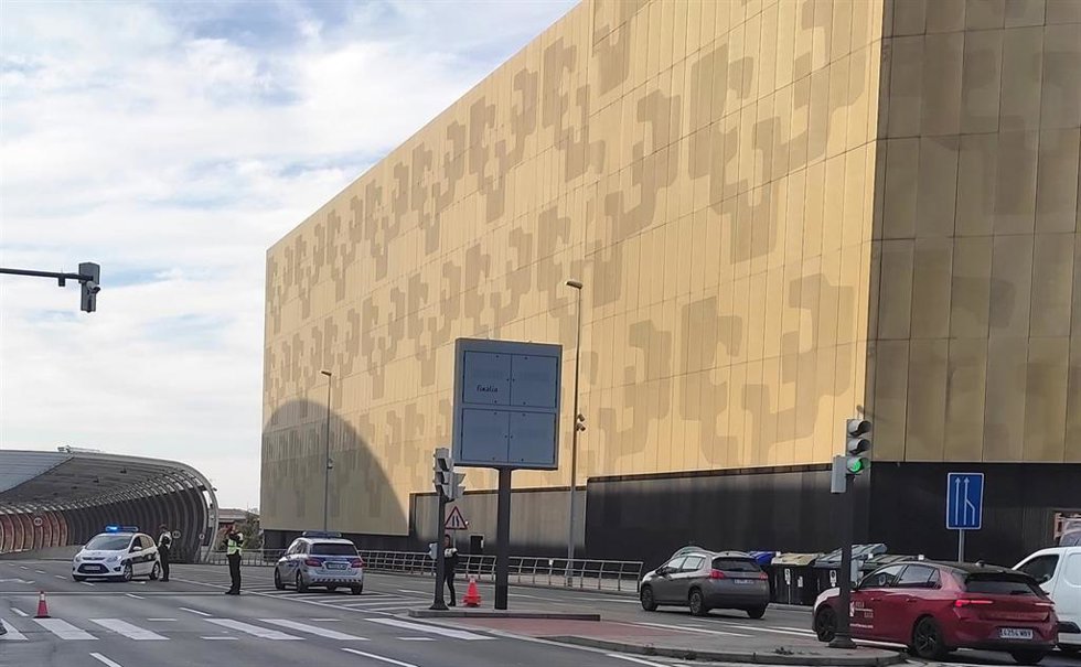 Control policial en la salida por San Mamés, en Bilbao