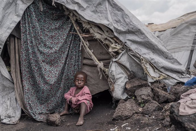 Archivo - GOMA (DR CONGO), Feb. 8, 2024  -- A displaced child is seen in a refugee camp on the outskirts of Goma, North Kivu province, Democratic Republic of the Congo, on Feb. 8, 2024. Escalating violence in eastern Democratic Republic of the Congo (DRC)