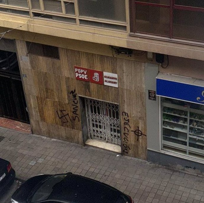 El PSPV-PSOE denuncia pintadas "vandálicas" en su sede en Alicante