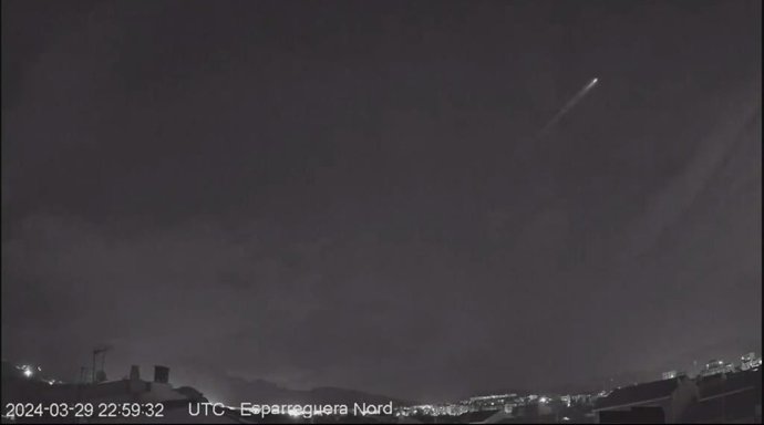 Un bólido artificial sobrevuela Catalunya durante la noche de este sábado