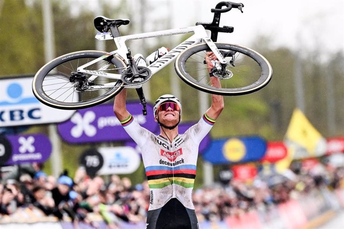 Mathieu van der Poel conquista el Tour de Flandes