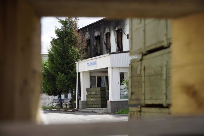 Archivo - Edificio bombardeado en la región de Belgorod, Rusia