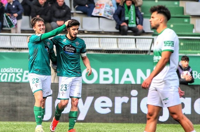 El Elche confirma su frenazo por el ascenso en A Malata