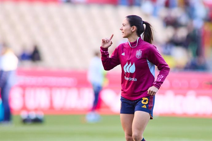 Archivo - Aitana Bonmati of Spain warms up during the Final UEFA Womens Nations League match played between Spain and France at La Cartuja stadium on February 28, 2024, in Sevilla, Spain.