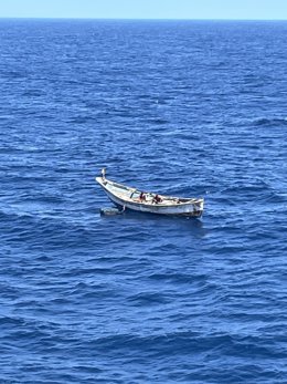 Patera rescatada por Salvamento Marítimo al sur de Gran Canaria con dos personas a bordo