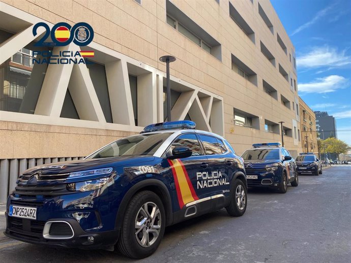 Alicante.- Sucesos.- Tres detenidos en Alicante por el robo en una vivienda con los moradores en el interior 