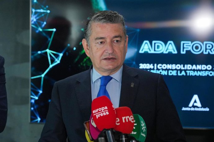 El consejero de la Presidencia, Interior, Diálogo Social y Simplificación Administrativa, Antonio Sanz, este lunes