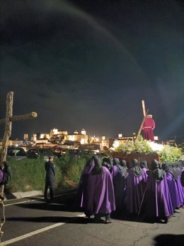 Procesión del Cristo del Amparo en Cáceres, una de las pocas que ha podido salir este año debido a la lluvia