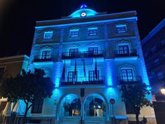 Foto: Edificios y monumentos de todo el mundo se iluminan de azul por el Día Mundial del Autismo