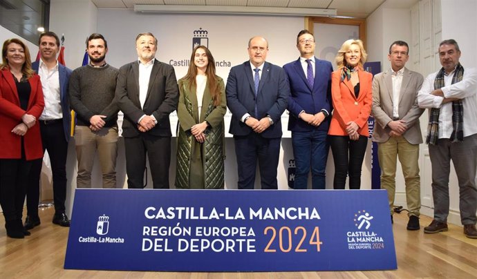 El vicepresidente primero de Castilla-La Mancha, José Luis Martínez Guijarro, y el consejero de Educación, Cultura y Deportes, Amador Pastor, han presentado las actividades de la ‘Región Europea del Deporte’ en la provincia de Cuenca.