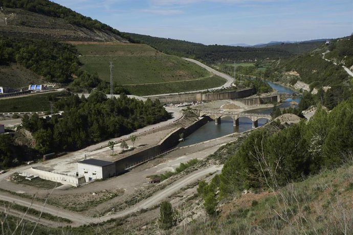 Archivo - Vista del pantano de Yesa.