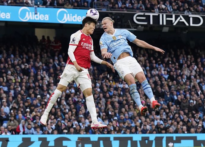 31 March 2024, United Kingdom, Manchester: Arsenal's Takehiro Tomiyasu (L) and Manchester City's Erling Haaland battle for the ball during the English Premier League soccer match between Manchester City and Arsenal at the Etihad Stadium. Photo: Andrew Yat