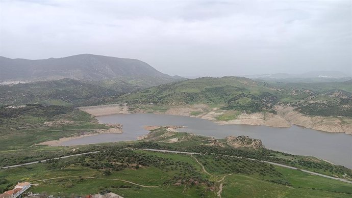 Embalse de Zahara-El Gastor antes de las lluvias de la Semana Santa de 2024.