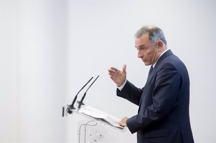 Archivo - El secretario general del PCE en España, portavoz parlamentario de IU y diputado de Sumar, Enrique Santiago, ofrece una rueda de prensa en el Congreso de los Diputados, a 12 de enero de 2024, en Madrid (España). (Foto de archivo).