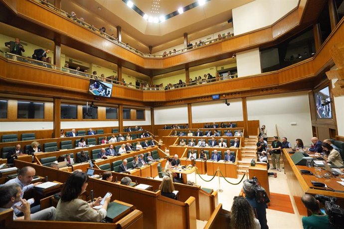 Archivo - Vista general del último pleno de Política General de la Legislatura del Gobierno vasco, en el Parlamento vasco.