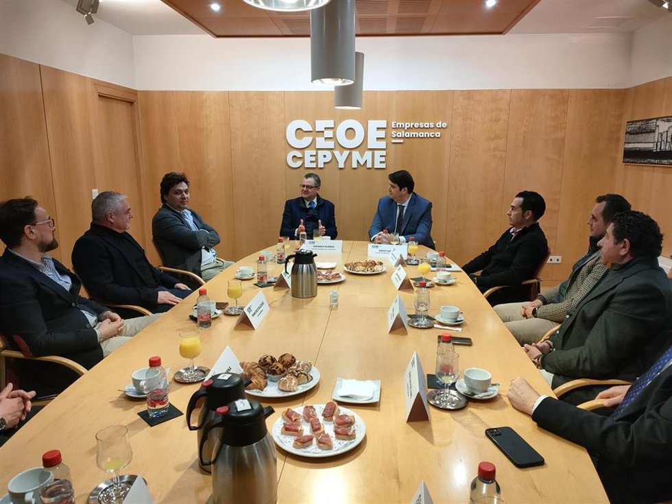 Reunión del consejero Gerardo Dueñas con representantes del sector agroalimentario en Salaanca