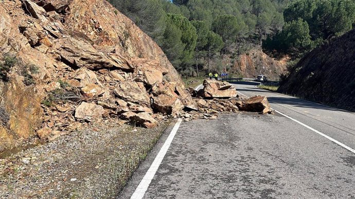 Imagen del desprendimiento en la carretera HU-6106 en Nerva (Huelva).