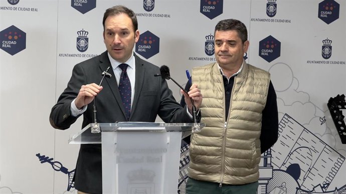 El portavoz del equipo de gobierno en el Ayuntamiento de Ciudad Real, Guillermo Arroyo, en rueda de prensa.