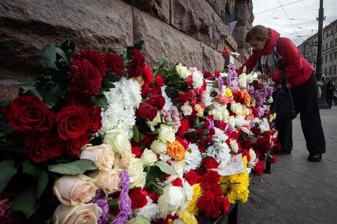 Memorial en homenaje a las víctimas del atentado terrorista en Moscú.