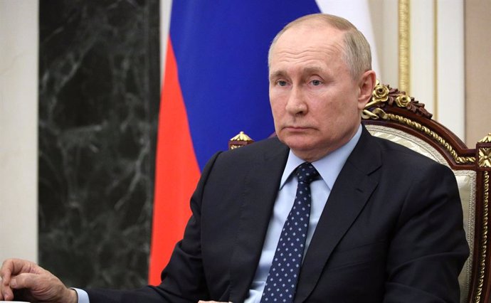 Archivo - FILED - 08 July 2022, Russia, Moscow: Russian President Vladimir Putin chairs a meeting with members of the government via video link at the Kremlin. Putin is not planning to discuss the possible procurement of drones from Iran during an upcomin