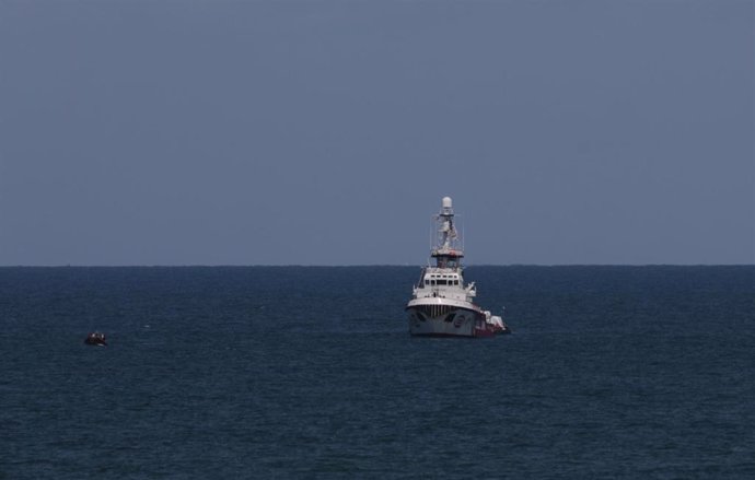 El barco de la ONG Open Arms apostado frente a la Franja de Gaza