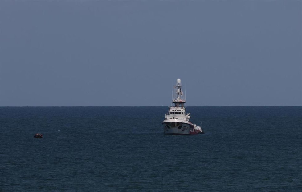 El barco de la ONG Open Arms apostado frente a la Franja de Gaza