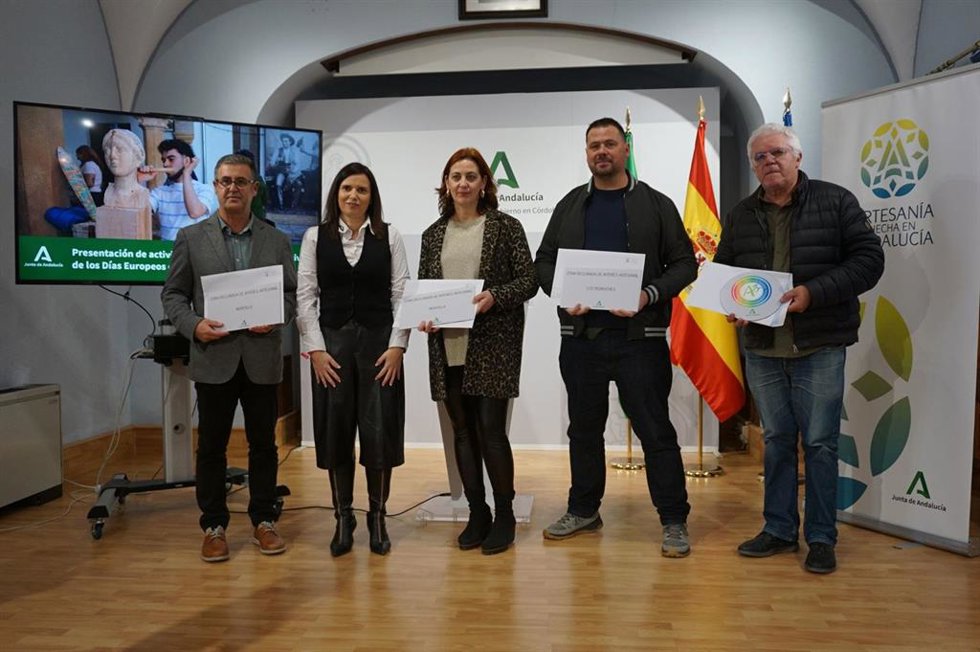 María Dolores Gálvez (2 izda.), durante la entrega de distinciones.