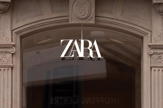 Archivo - Una tienda de la franquicia Zara 