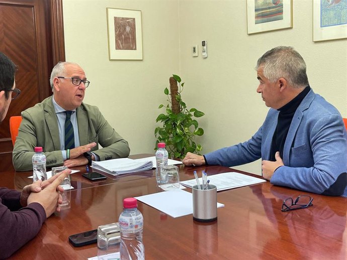 Jesús Estrella y Emilio Torres durante la reunión
