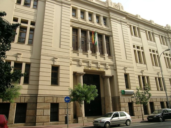 Archivo - IES Celia Viñas, en Almería, donde se suprime una unidad de Bachillerato, según CSIF