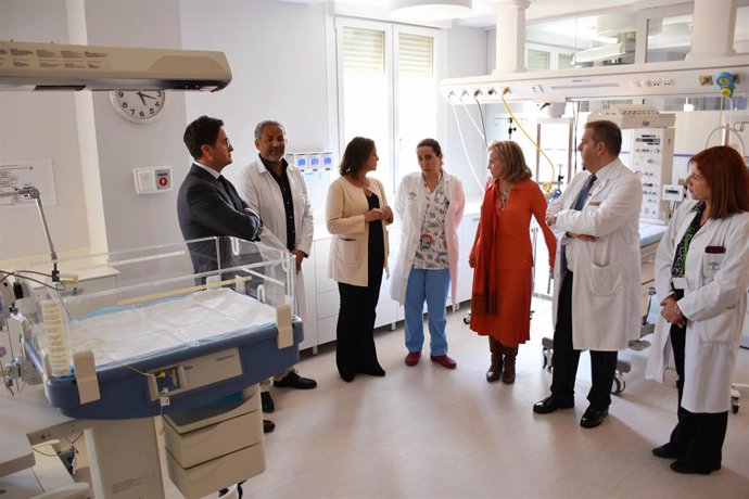 La consejera de Salud y Consumo de la Junta de Andalucía, Catalina García, visita el Hospital Universitario Poniente.