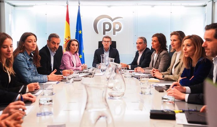 El líder del PP, Alberto Núñez Feijóo, preside la reunión del comité de dirección de PP en la sede nacional del partido. En Madrid, a 1 de abril de 2024.