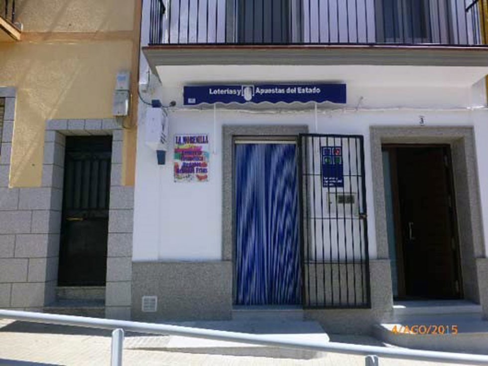 Archivo - Punto de venta de la Loteria Nacional.