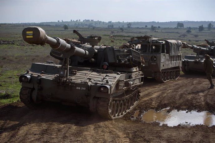Archivo - Vehículos blindados israelíes en los ocupados Altos del Golán