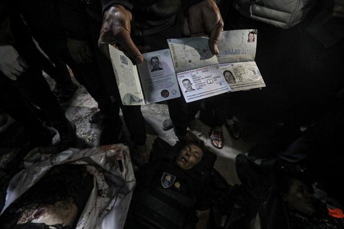 El ejército de Israel bombardea un vehículo en la Franja de Gaza con varios miembros de la ONG World Central Kitchen