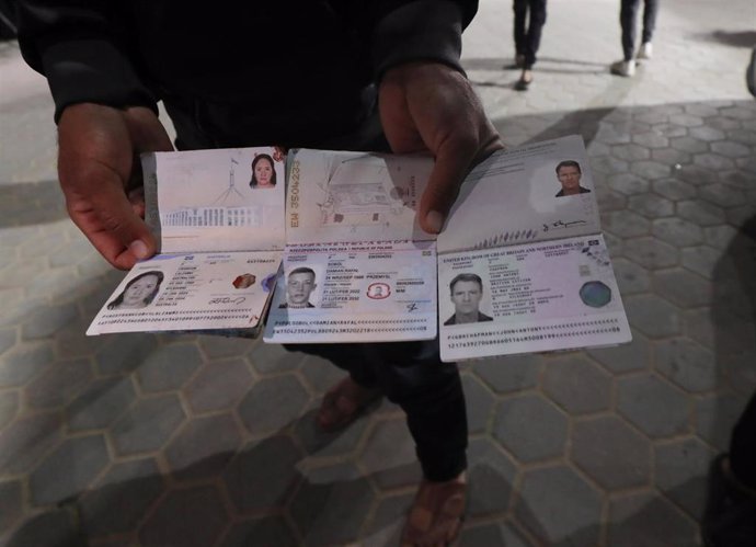 Pasaportes de los trabajadores de la ONG World Central Kitchen asesinados por Israel. 