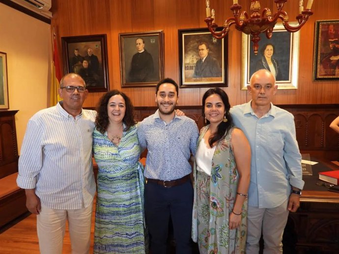 Los regidores de MÉS per Porreres con el portavoz municipal, Sebasti Lliteres.